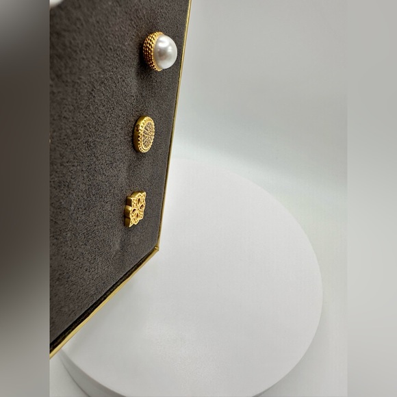 Authentic Luxury Minimalist Elegant Classic Julie Vos Three Stud Earrings Set - Picture 10 of 17